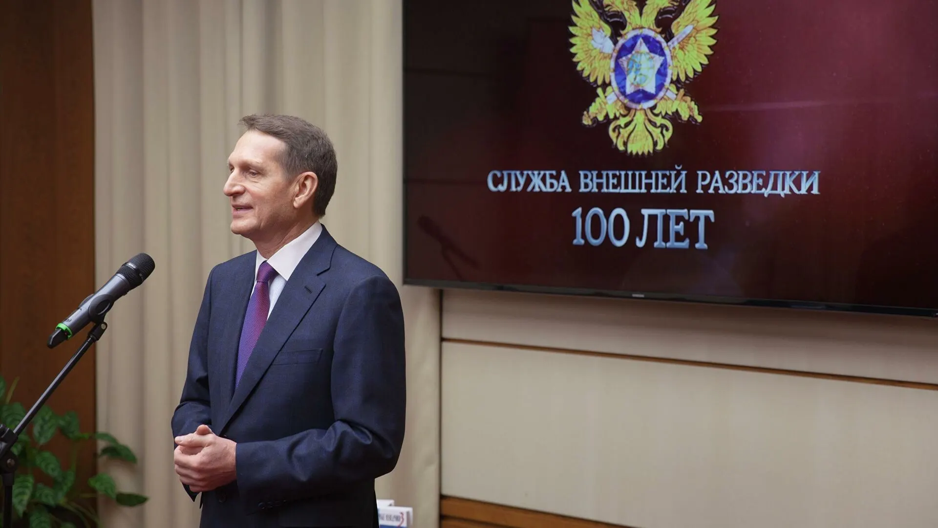 Служба внешней разведки заявляет, что наркокартели выводят поставки в Европу через Украину из‑за недостаточного пограничного и таможенного контроля; в сообщении названы порты Одесской области как перевалочная база.