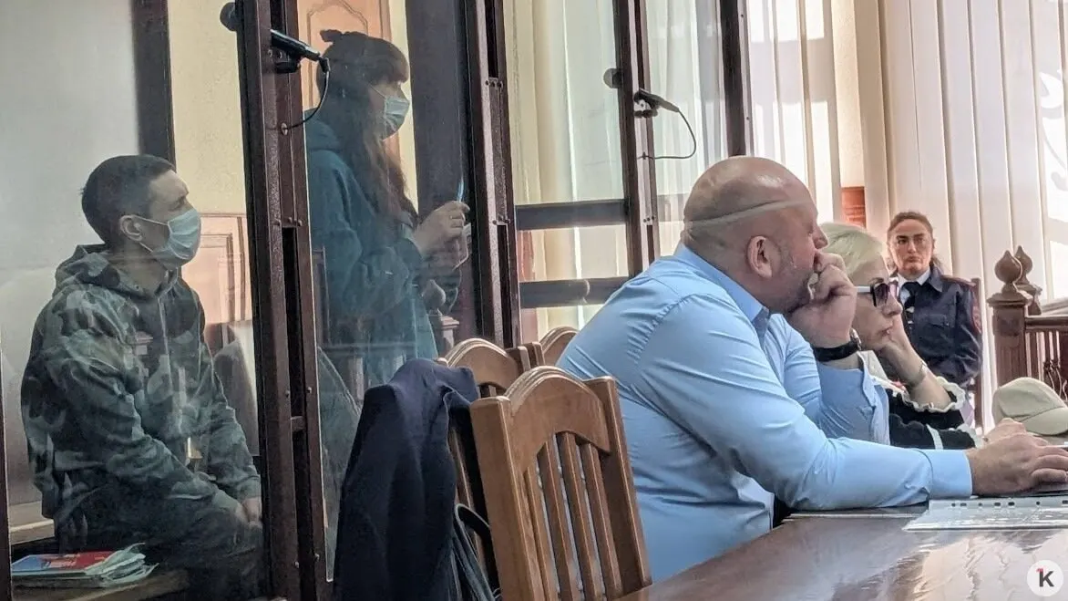На очередном заседании обвиняемый в убийстве повторил, что воспитывал ребёнка и не испытывал к нему вражды. Суд продолжил исследование видеозаписей и допрос матери; следующее заседание назначено на 17 июня.