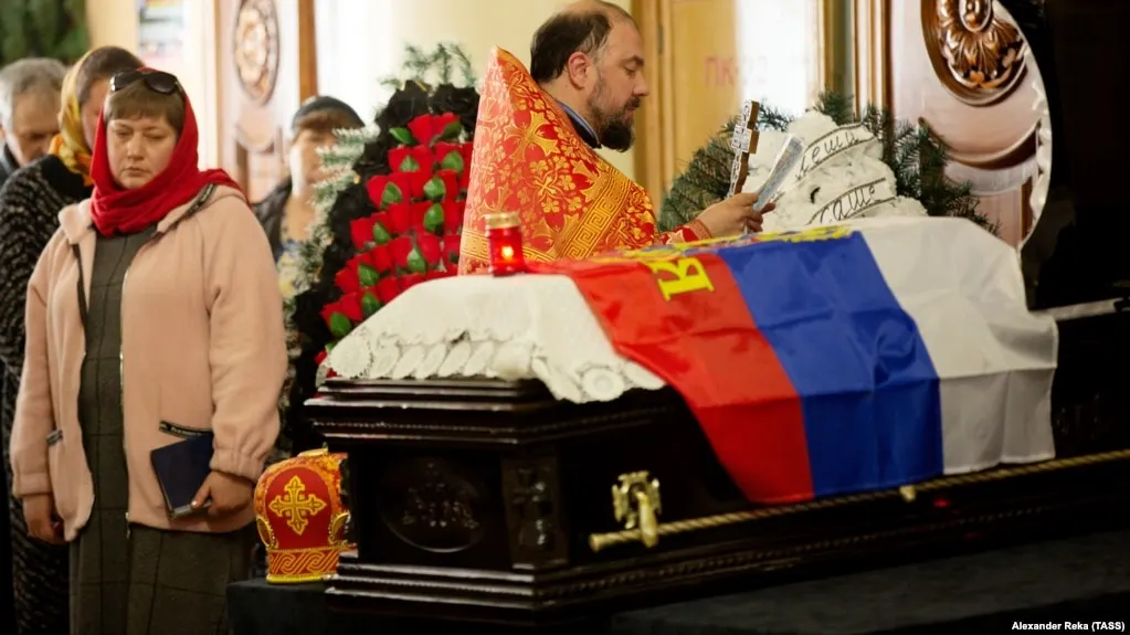 По подсчётам команды исследователей и волонтёров, к 5 июня подтверждён 225 019 погибших российских военнослужащих; реальное число может быть значительно выше.