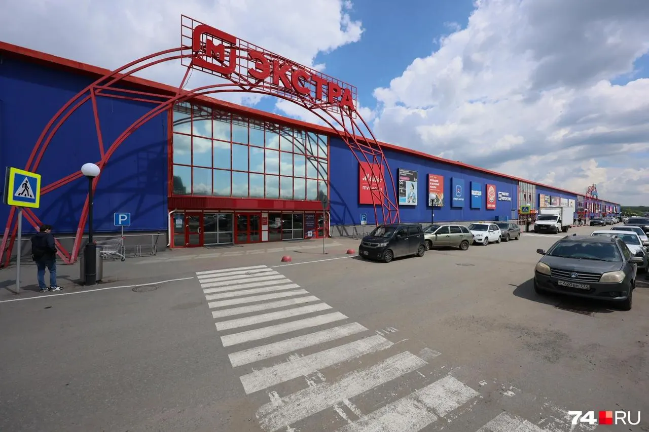 В торговом комплексе «КС» готовится к открытию рынок «Гуанчжоу» с обещанными низкими ценами и большим ассортиментом. Соседи сомневаются в успехе, а управляющие и эксперты видят в запуске шанс вернуть покупателей.