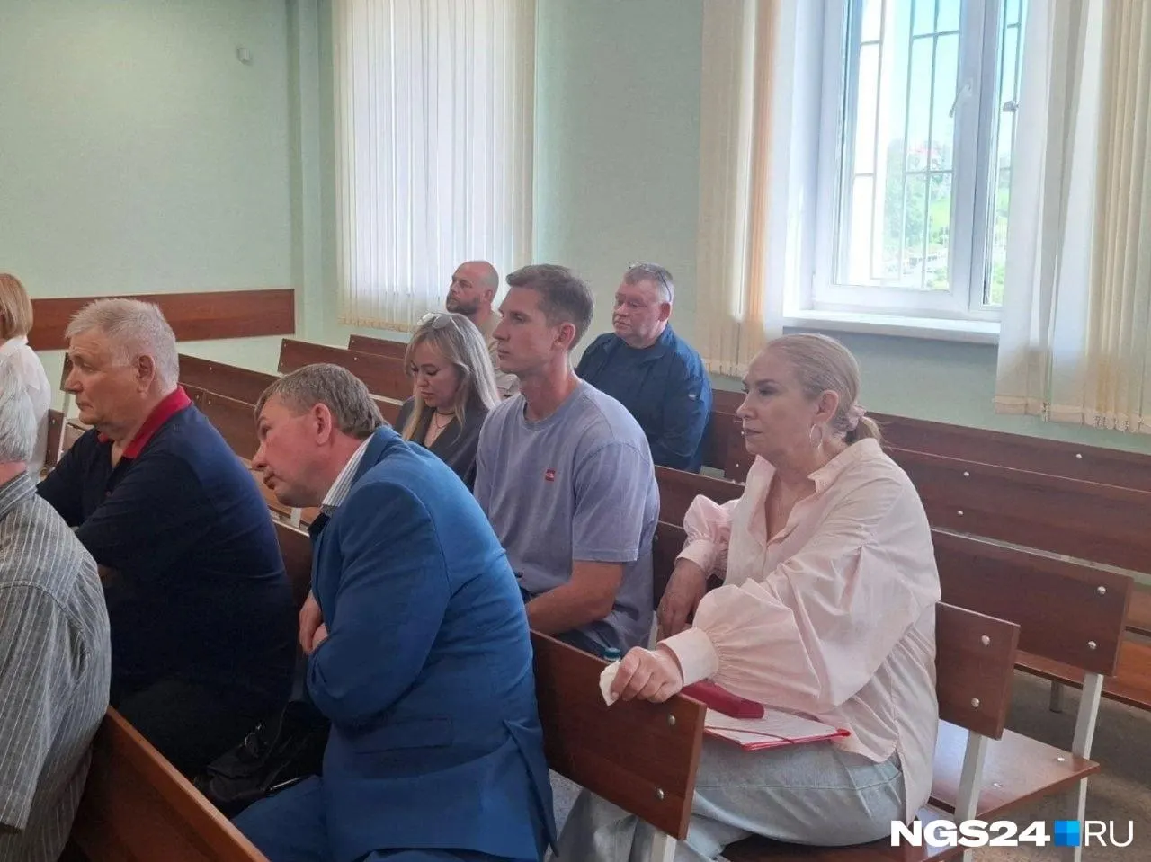 Сын бывшего мэра заявил, что на его долю в квартире по адресу Алексеева, 46 наложен арест, хотя это — его единственное жильё. Суд отказался снимать ограничения и продлил арест до 25 ноября.