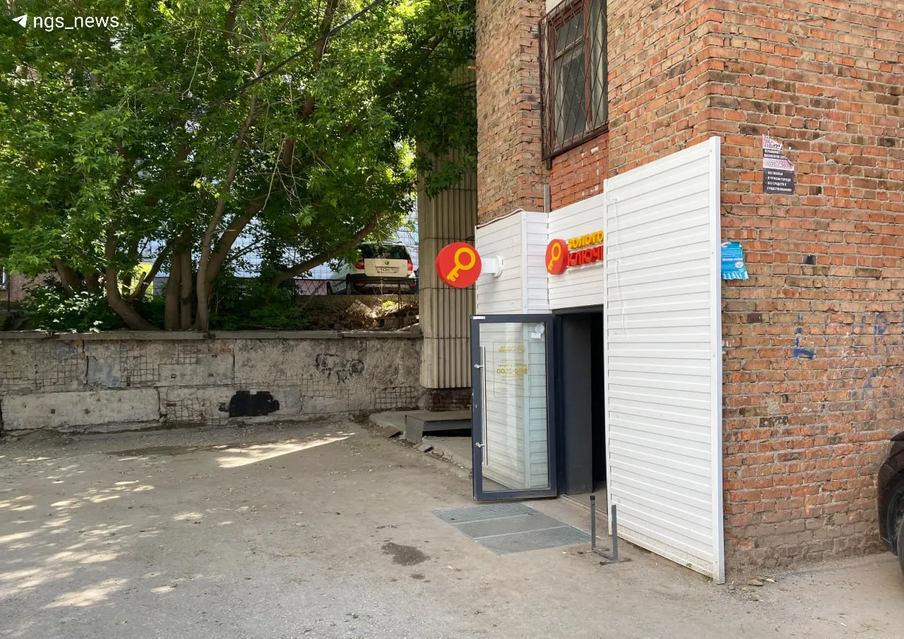 В Новосибирске открылись магазины «Золотой ключик» — компактный формат от владельцев сетей «Светофор» и «Маяк». Уже четыре точки на левом берегу, отличия — меньше непродовольственных товаров и расширенный выбор снеков.