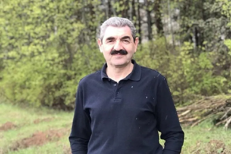 Актёр Армен Бежанян, ранее выдвигавшийся от «Единой России», объявил о переходе в «Справедливую Россию». Куда он пойдёт на выборы — пока неизвестно; в ближайшее время ему предстоит суд по делу о нарушениях при пользовании недрами.