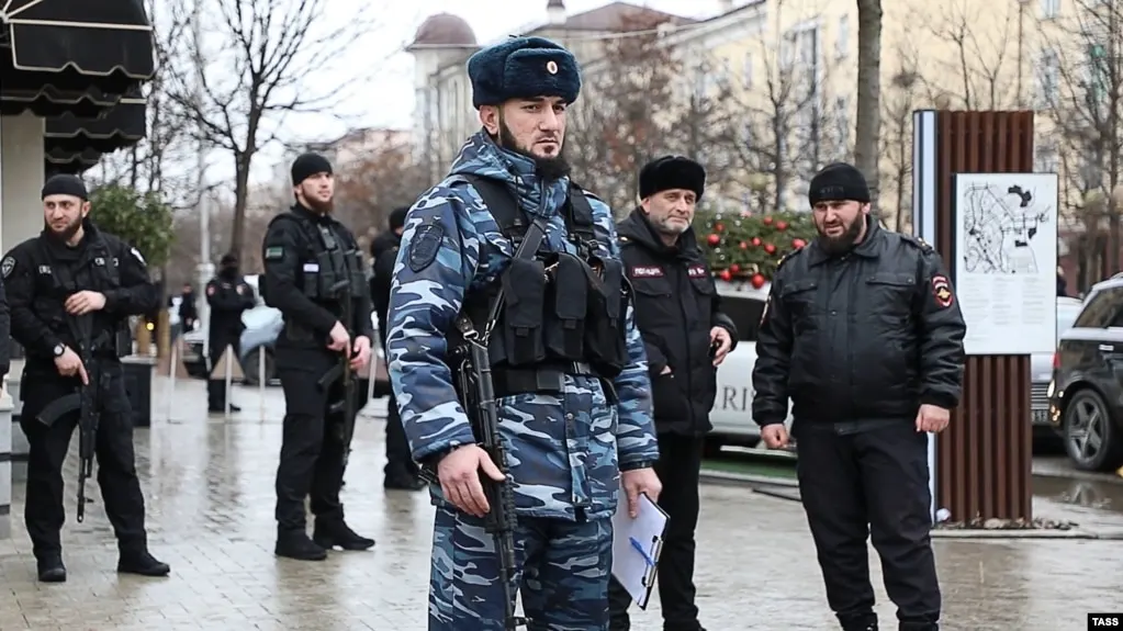 Активисты утверждают, что в республике вновь проходят задержания без соблюдения процессуальных норм: от семьи требуют выкуп или отправляют похищенных на войну.
