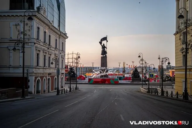 Губернатор Приморья объявил конкурс для архитектурных бюро из пяти стран на разработку концепций обновления площади Борцов Революции и прилегающей набережной с целью восстановления связи города с морем.
