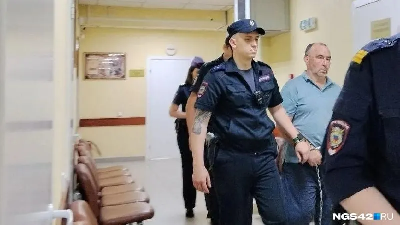 Суд удовлетворил ходатайство следствия и отправил обвиняемого в СИЗО на время расследования. Мужчина заявляет о своей невиновности, запись заседания появилась в сети.
