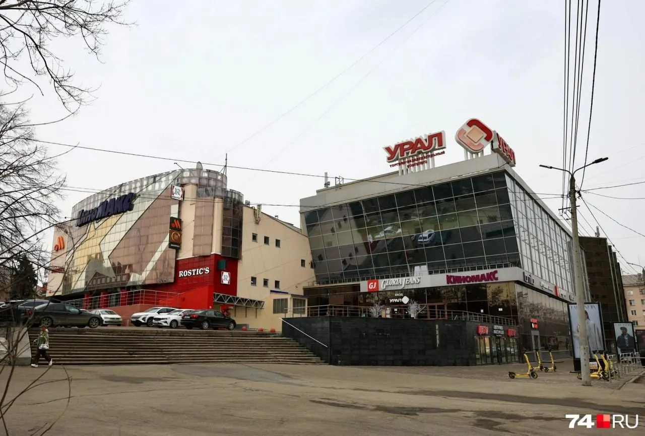 Крупный торгово‑развлекательный комплекс площадью более 30 тыс. кв. м был продан со второй попытки: победителем стала компания «Профнедвижимость», принадлежащая дочери бывшего депутата.