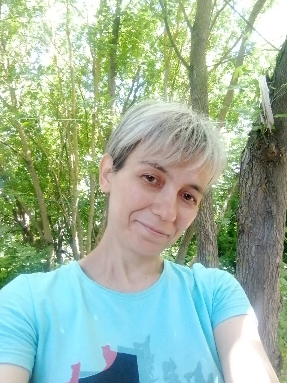 Жительница Рязанской области, которую ранее нашли сильно истощённой после смерти матери, получила почти 19 тыс. рублей зарплаты, помощь от неравнодушных и вещи для дома — её жизнь постепенно приходит в норму.