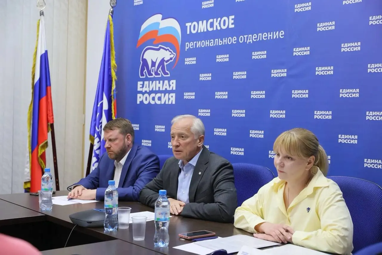 Губернатор Томской области Владимир Мазур стал лидером списка «Единой России» на региональных выборах. В первую пятёрку также вошли ректор ТУСУРа, спикер Думы Томска, сенатор и руководитель регионального исполкома. Эксперты и активисты высказывают разные оценки шансов партии.