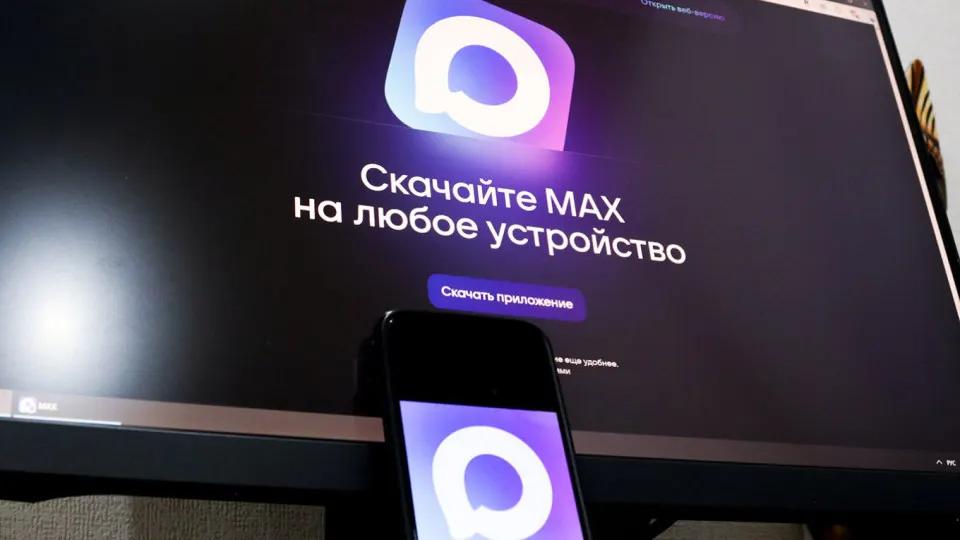 С середины июня запись на подачу заявления через mos.ru возможна только при заполненной анкете в чат‑боте «Мои документы» внутри мессенджера Max. Без этого зарегистрироваться в МФЦ нельзя; альтернативы срабатывают редко из‑за дефицита окон.