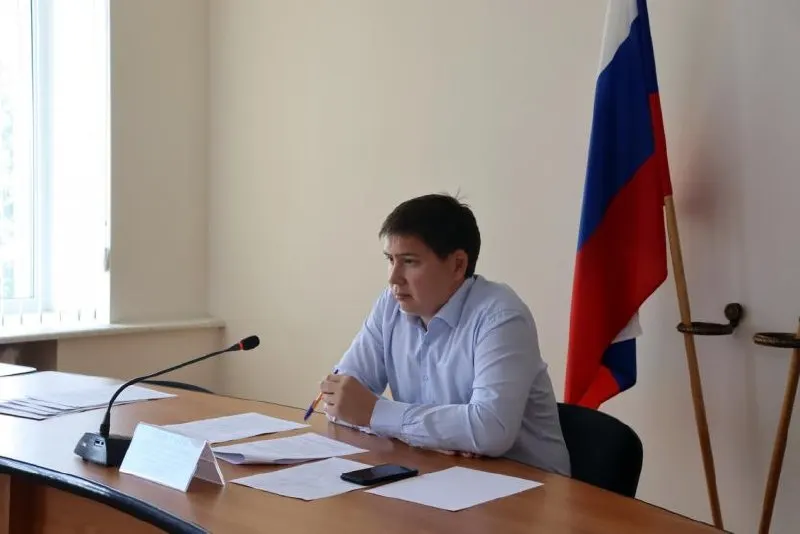 Заместитель главы администрации Орджоникидзевского района Джалиль Вильданов покинул свой пост. Официальных объяснений пока нет — это уже очередная отставка в окружении мэра после его задержания и выдвижения обвинений.