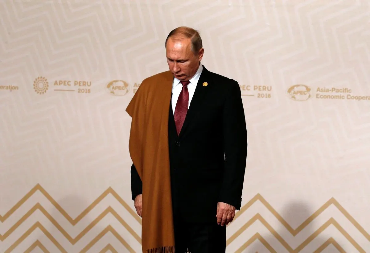 По мнению политолога Антона Еремина, при военном крахе элита может пожертвовать Путиным, заменив его фигурой, которая сохранит систему. Западу не стоит воспринимать временное перемирие как окончательное решение — это может дать режиму время для подготовки к новой агрессии.