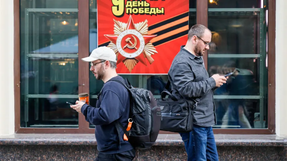 Продажи литературы о тревоге и антидепрессантов заметно увеличились: россияне чаще обращаются к книгам о самопомощи и медикаментозной поддержке на фоне ухудшения психологического состояния.