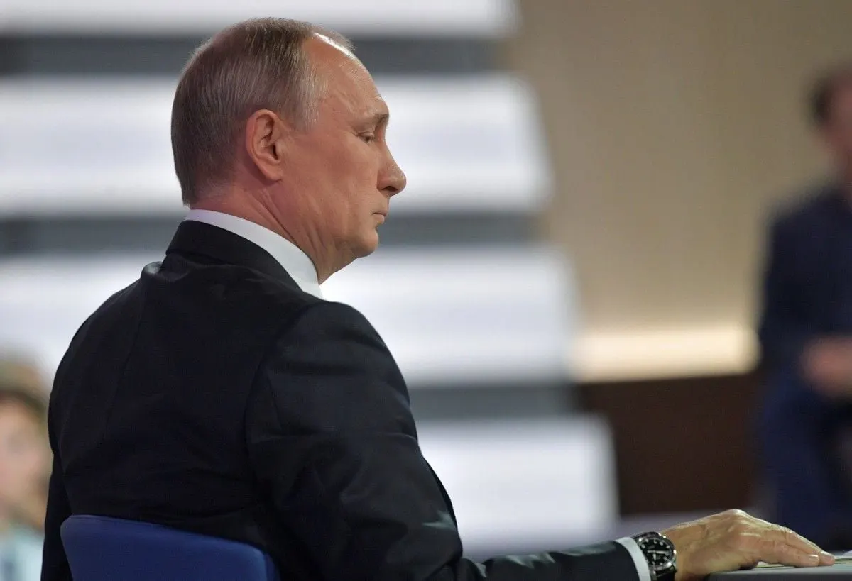 Удары беспилотников по объектам на территории РФ и неудачи на фронте подрывают доверие ближайших союзников российского руководства, которые всё чаще проявляют осторожность в поддержке.