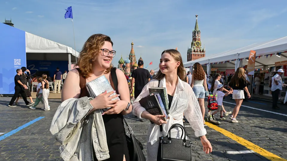 С 2022 года в России вышли сотни книг о войне, но подавляющее большинство тиражей небольшие — чаще 1–3 тысячи экземпляров. Издатели называют спрос низким, а значительная часть тиражей идет на поставки в школы, вузы и библиотеки.