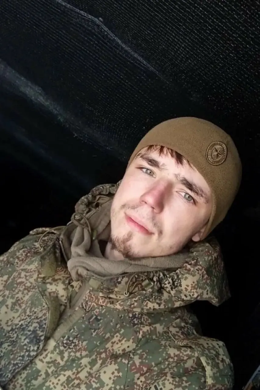Молодой контрактник, подписавший договор в декабре, погиб в ходе специальной военной операции. Родные проводят его в последний путь спустя месяц после официального подтверждения гибели.