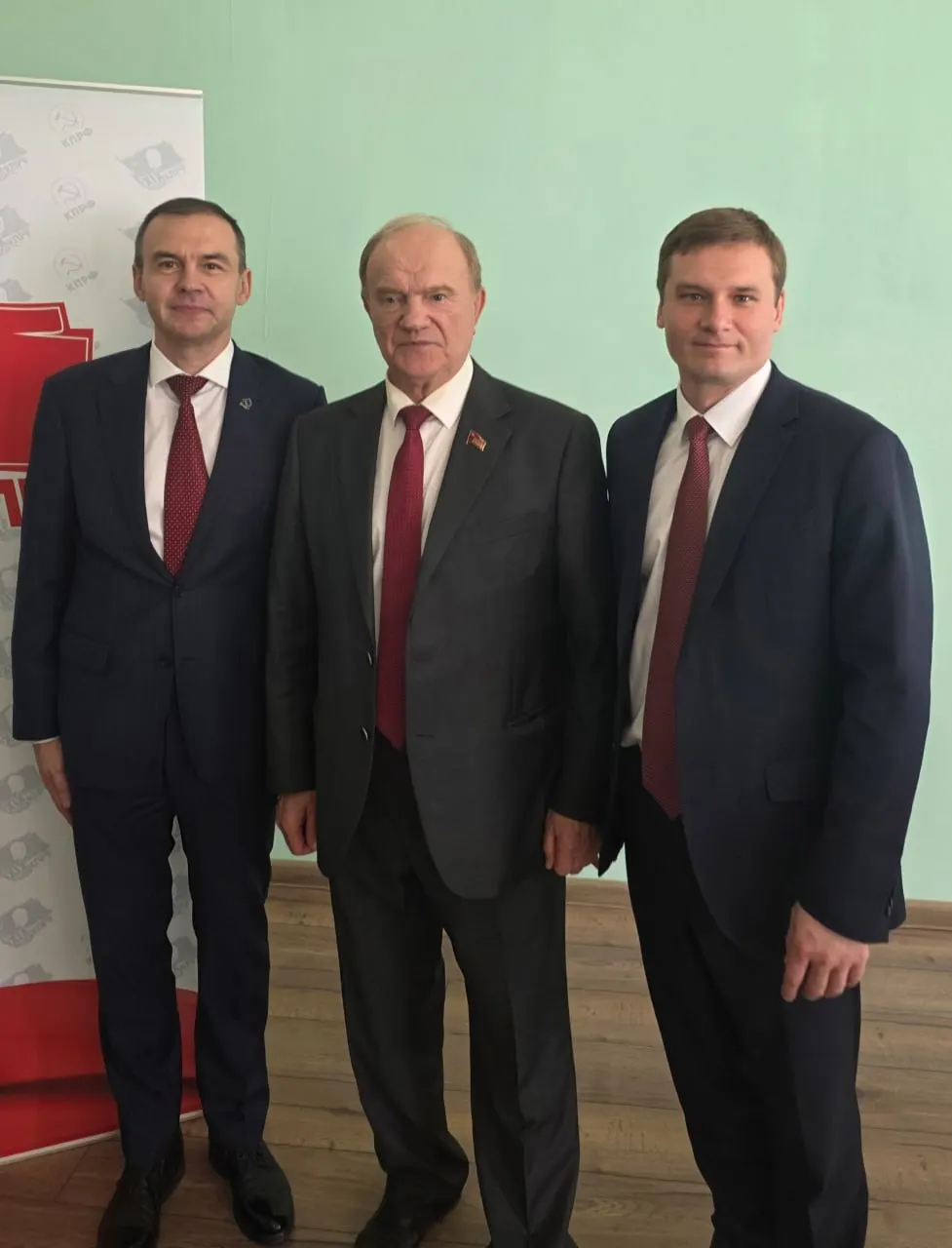 Глава республики Валентин Коновалов включён под номером два в федеральный список КПРФ на выборах в Госдуму. Он заявил, что продолжит работу в Хакасии независимо от итогов голосования.