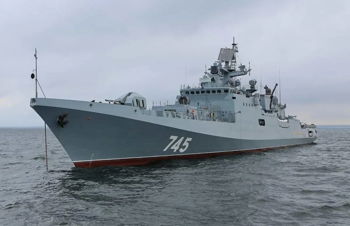 Вблизи пролива Ла‑Манш фрегат Черноморского флота «Адмирал Григорович» сделал предупредительный выстрел в направлении британского судна после близкого прохождения — сообщения поступили береговой охране 15 июня.