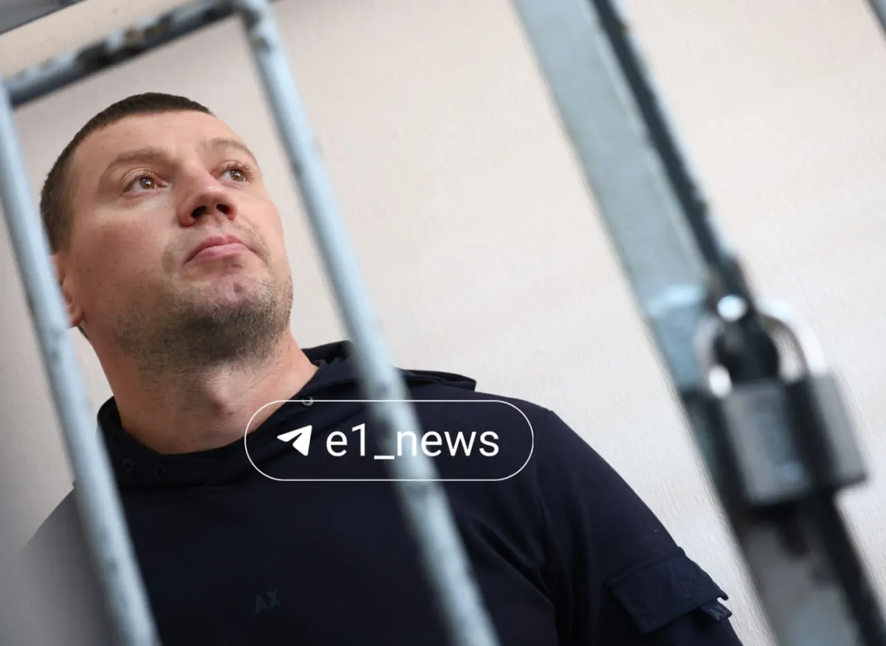 Директора перевозчика доставили в суд — 44‑летнему Алексею Яркову предъявлено обвинение в оказании услуг, не отвечающих требованиям безопасности, повлёкших гибель людей. Он вину не признаёт.