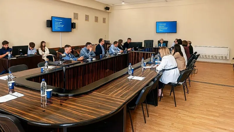 Глава саратовского отделения фонда предложил работодателям брать на работу участников СВО по двое, чтобы они могли взаимно поддерживать адаптацию и снижать риски посттравматических проявлений.