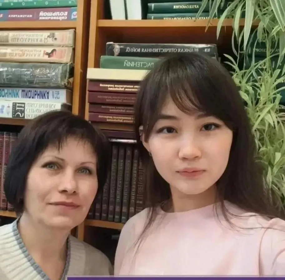 Алтана Намсараева, выпускница школы в Билитуе Забайкальского района, получила 100 баллов на ЕГЭ по русскому языку. Она готовилась самостоятельно — по бесплатным онлайн-урокам и заданиям ФИПИ — и планирует поступать на дизайн в Казанский федеральный университет.