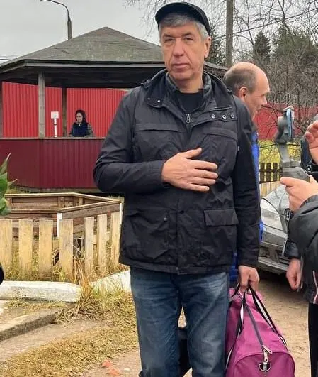 Нововятский районный суд признал предпринимателя и активиста виновным и назначил штраф за перевод небольшой суммы на запрещённую организацию и попытку уничтожить телефон.