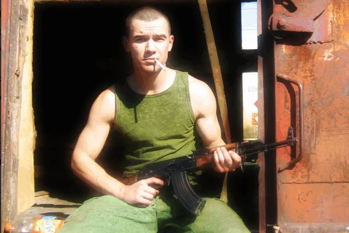 Военному из 272‑го мотострелкового полка предъявлены обвинения по многочисленным статьям — от превышения полномочий и взяток до вымогательства и убийств. Он признал вину и заключил досудебную сделку.