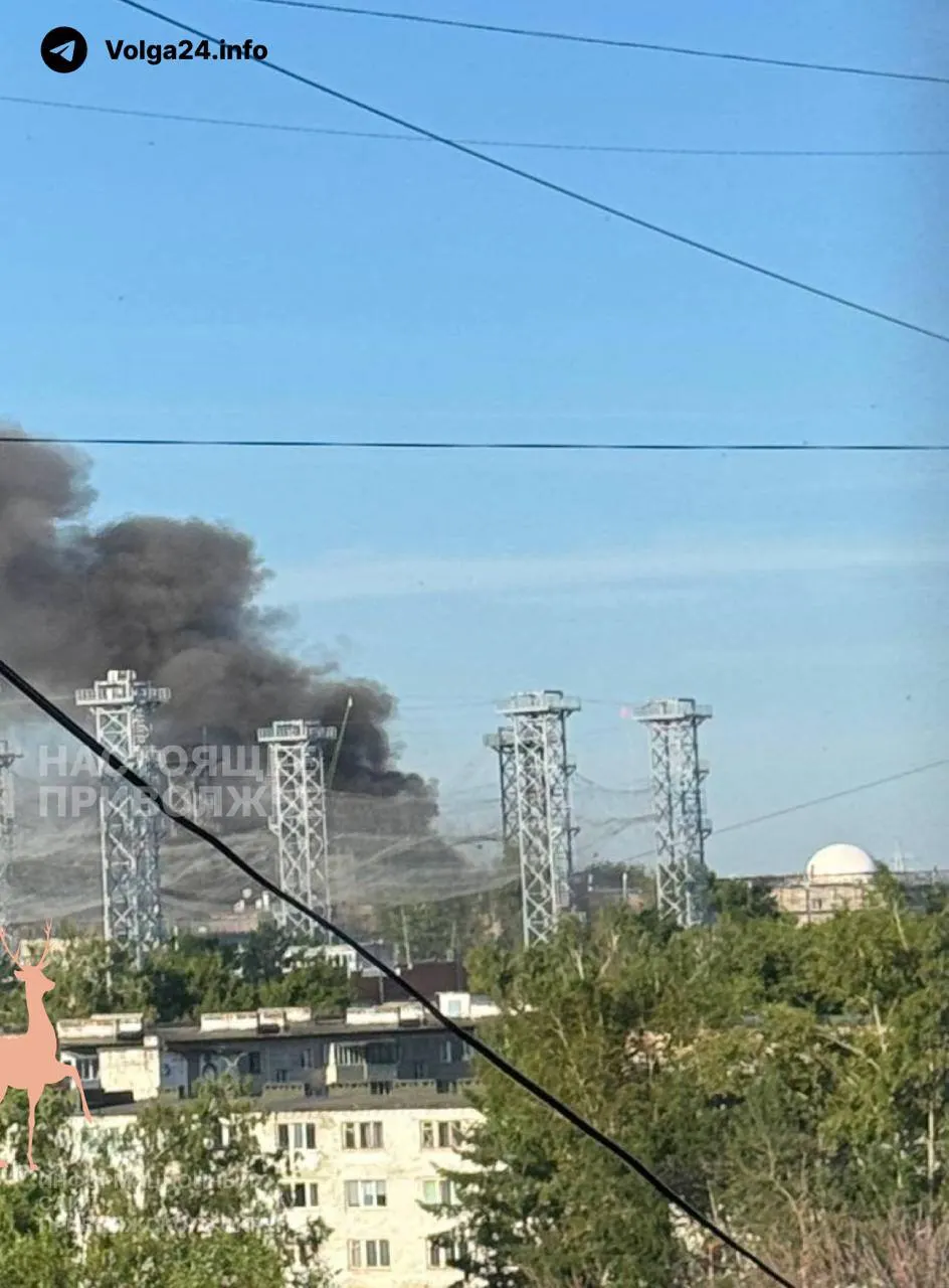 Утром 10 июня в Чебоксарах произошла вторая в истории города ракетная атака: два взрыва в районе оборонного института ВНИИР, ощущалась ударная волна, система оповещения дала сбой, жителей попросили оставаться дома.