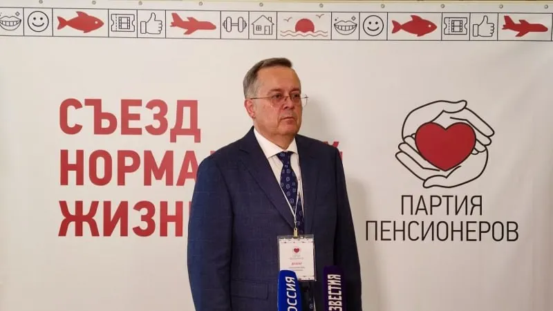 На IX съезде в Москве делегаты приняли предвыборную программу и список кандидатов в Госдуму; партия предлагает ввести лимит сроков для депутатов и намерена выступать «занозой» в парламенте.