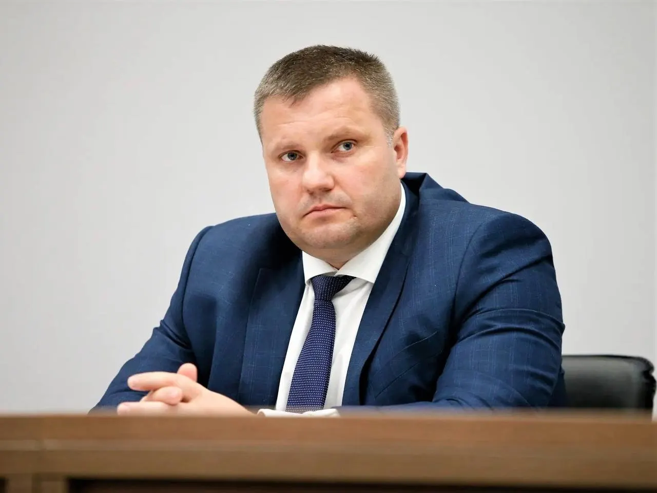 Губернатор Вениамин Кондратьев подписал распоряжение о переназначении Федора Дереки на пост министра. Дерека ранее занимал эту должность с 2017 года; у него есть учёная степень кандидата сельскохозяйственных наук.