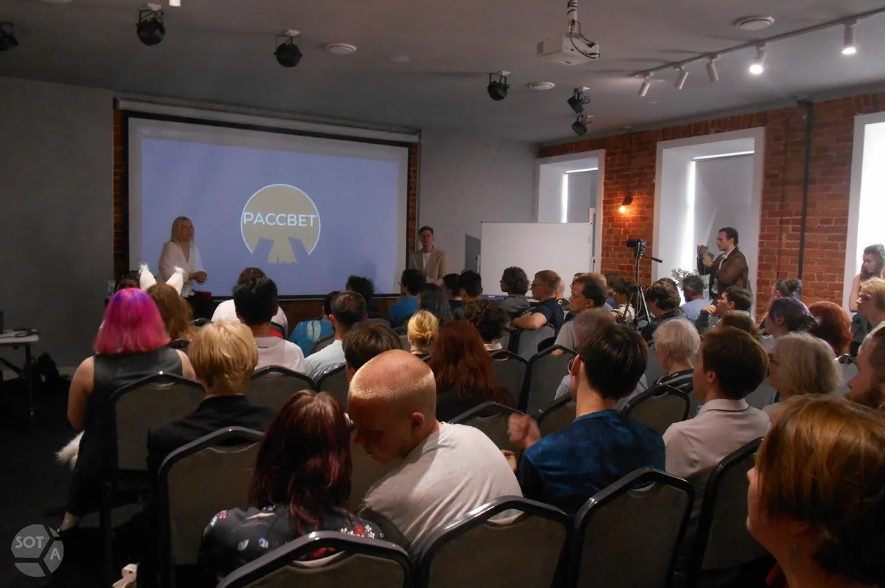 Встреча в Санкт‑Петербурге с участием Екатерины Дунцовой и партии «Рассвет» состоялась, несмотря на визит полиции и проверку документов. Из‑за проверки организаторы не успели обсудить часть заявленных вопросов, затем мероприятие продолжилось.