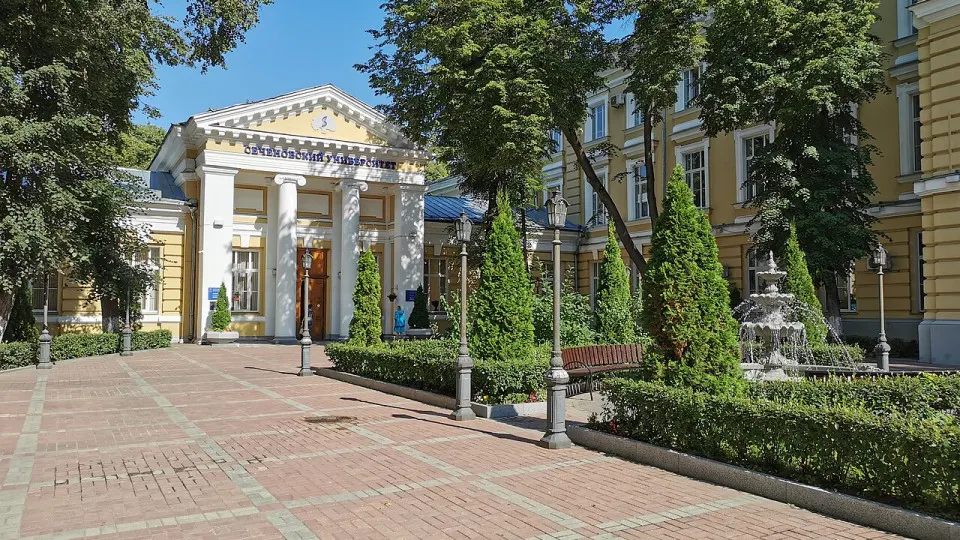 Более 100 студентов не получали президентскую стипендию в 2026 году; некоторым начисляли по 30 000 руб. в месяц, задолженность отдельных стипендиатов достигла 180 000 руб. Вуз объясняет задержки отсутствием средств из Минобрнауки.
