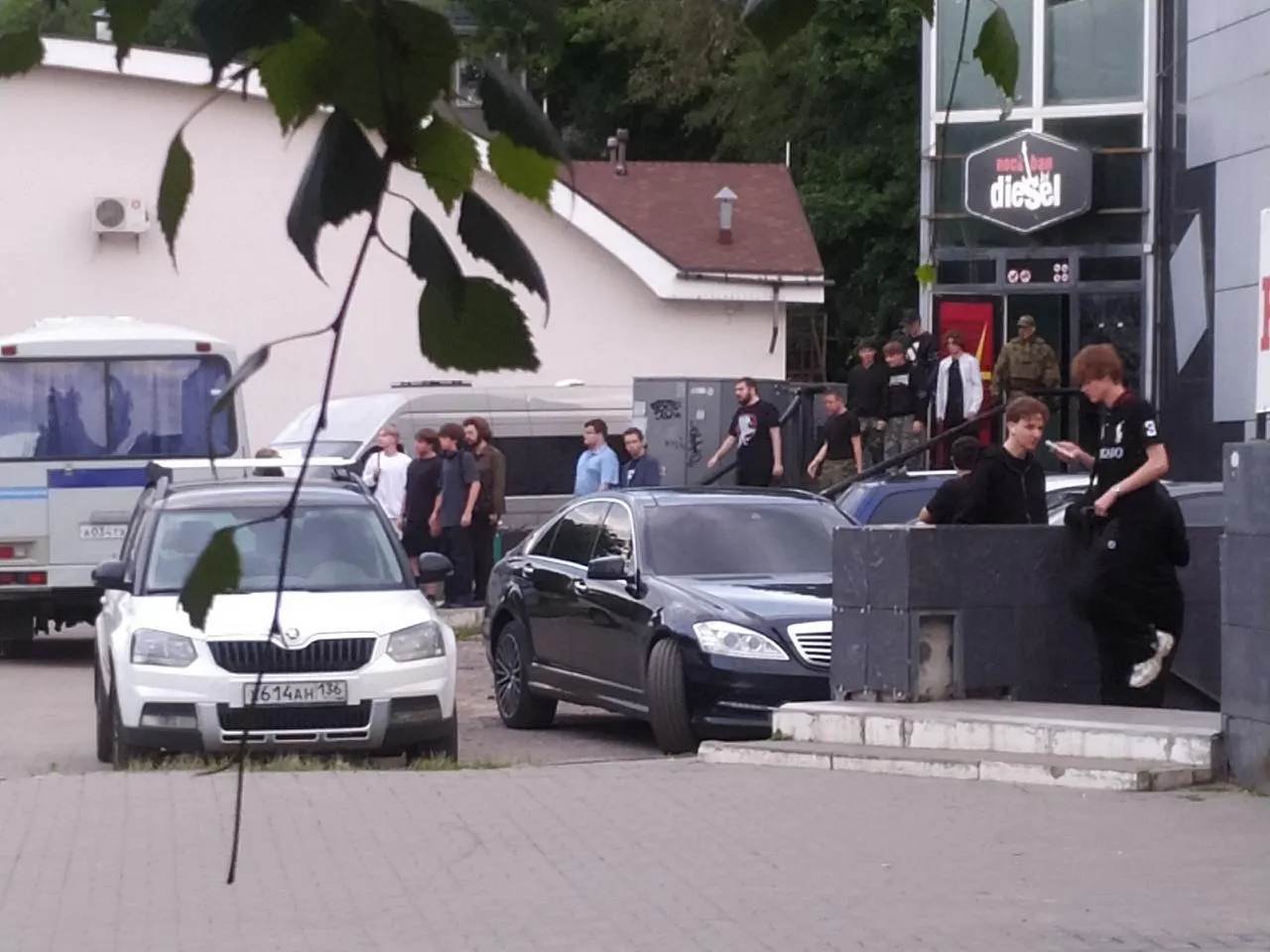 Полиция ворвалась на площадку мероприятия и доставила около 40 человек в отдел полиции № 4. Правозащитники связывают рейд с недавним судебным решением по делу нацбола Никиты Корниеца.