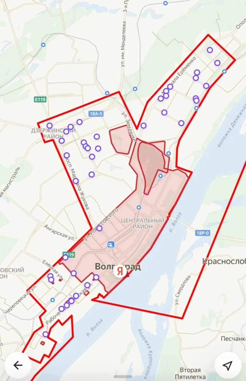 В центральной части Волгограда объявили «красную зону»: аренда и поездки на электросамокатах временно запрещены. Общественник рассказал о собственном опыте — самокат удобен, но вызывает опасения у медиков.