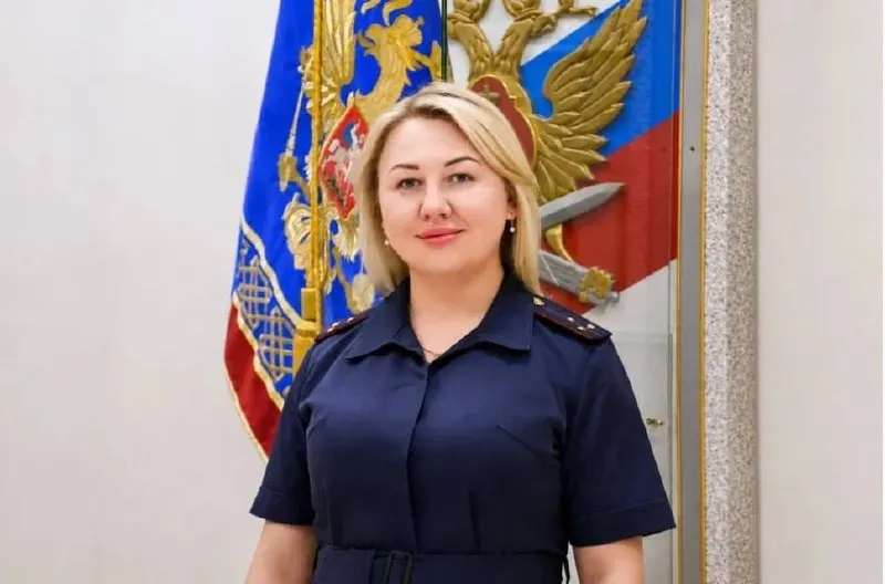 Ольга Джиоева распознала у лежащей женщины признаки инсульта, вызвала скорую, оказала первую помощь и ждала медиков — пострадавшую вовремя госпитализировали, её жизни ничего не угрожает.