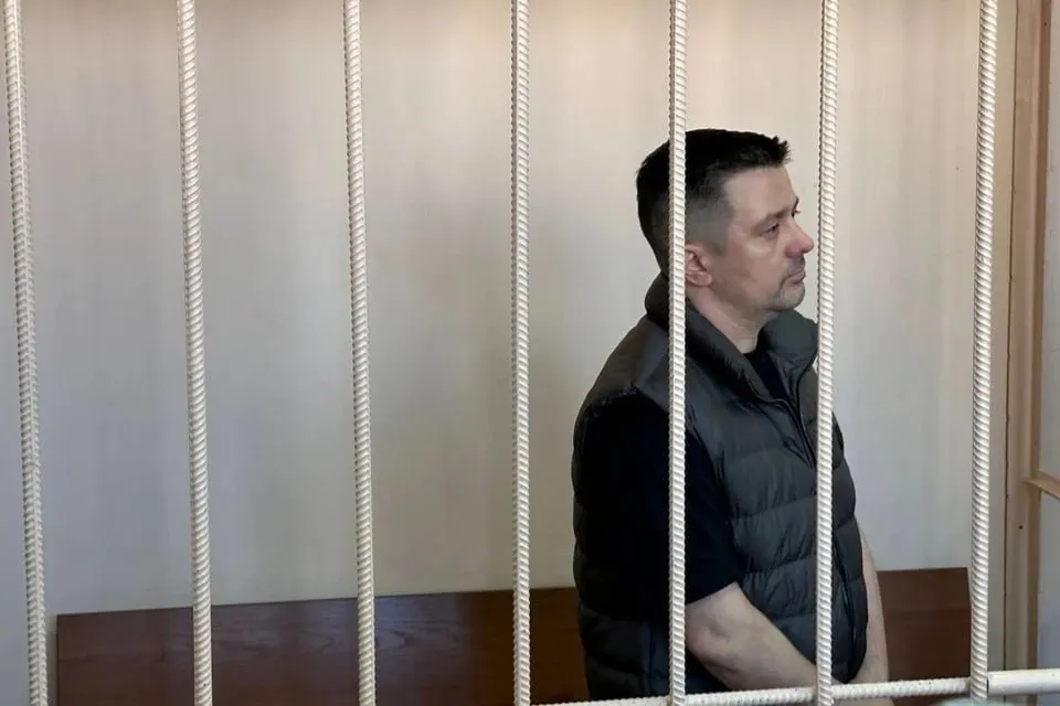 Центральный районный суд Челябинска рассмотрит дело бывшего руководителя фонда капремонта: его обвиняют в приеме откатов при ремонте крыши и лифтов, а также в получении льгот при покупке квартиры.