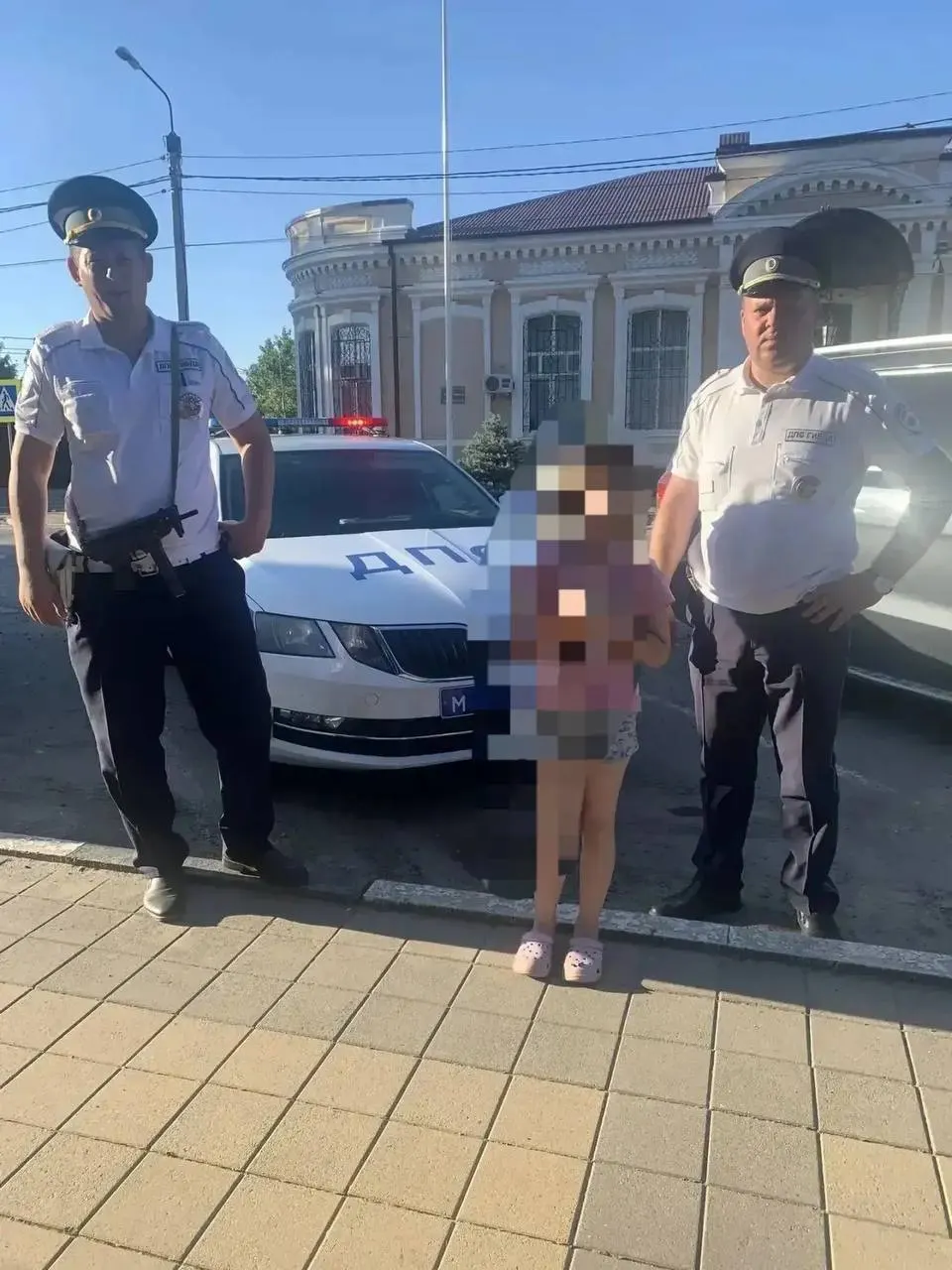 Полицейские обнаружили ребёнка в тот же день: родители сообщили о пропаже около 14:30, девочку нашли на маршруте патрулирования около 18:30. Её жизни и здоровью ничего не угрожает.