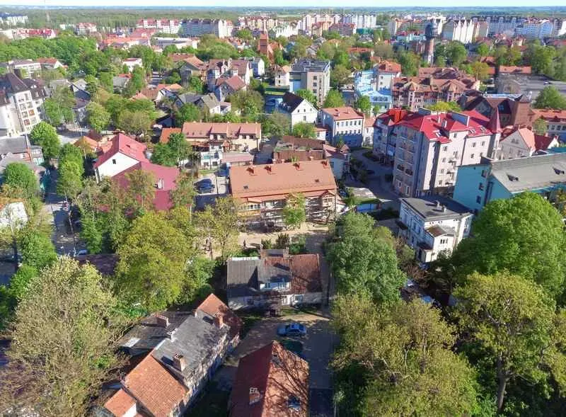 В июле 2026 года Зеленоградск и Пионерский вошли в число самых дорогих российских городов по стоимости ночи — тысячи рублей за ночь, и средние тарифы в других курортах региона тоже остаются высокими.