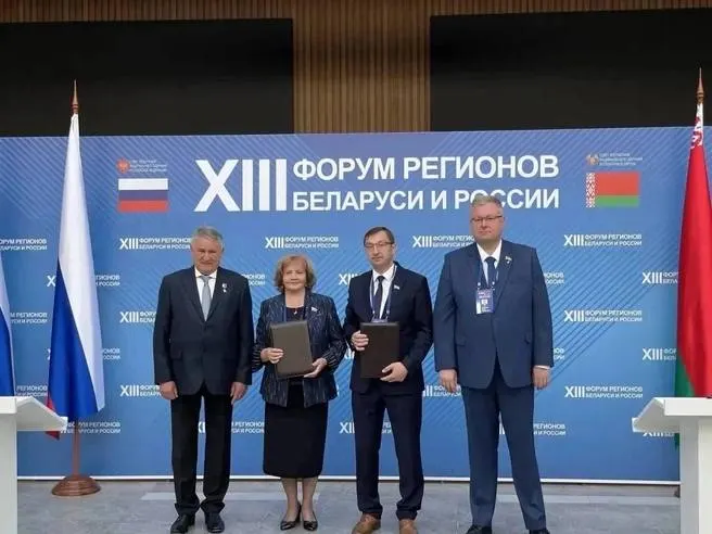 Председатели законодательного собрания Свердловской области и Минского городского совета подписали соглашение о развитии торгово‑экономических, научно‑технических и культурных связей.