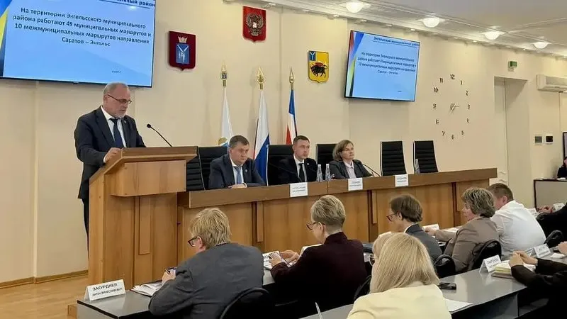 Льготные карты действуют на 47 маршрутах (96% городских). В начале 2025 года охват составлял 63%. Глава района поручил до конца года обеспечить льготным проездом все маршруты.