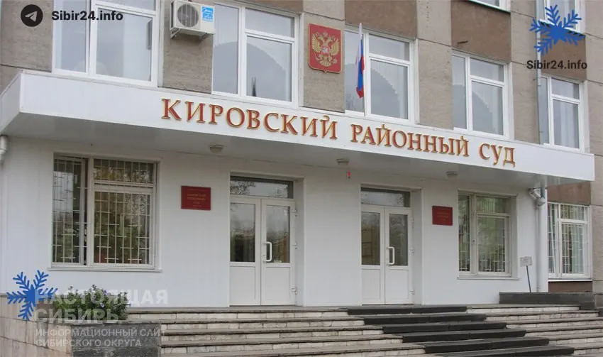 Суд установил процессуальные нарушения при рассмотрении дела о неявке по повестке: протокол и материалы рассмотрели в один день без участия мужчины и без подтверждений надлежащего уведомления. Штраф в 30 тысяч рублей отменён, материалы отправлены на повторное рассмотрение.