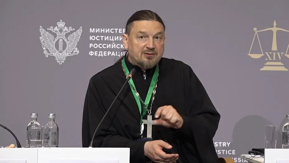 Всемирный русский народный собор предложил ввести в медицинских и других вузах курс «Христианские основы традиционных духовно‑нравственных ценностей», который, по словам представителя организации, должен помочь будущим врачам сформировать отношение к абортам и придать научным выводам духовный контекст.