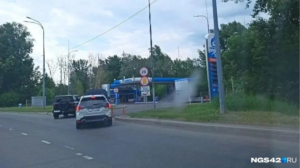 На автозаправках региона фиксируют перебои с бензином разных марок: жители жалуются, в Минпромторге ситуацию признали временной.