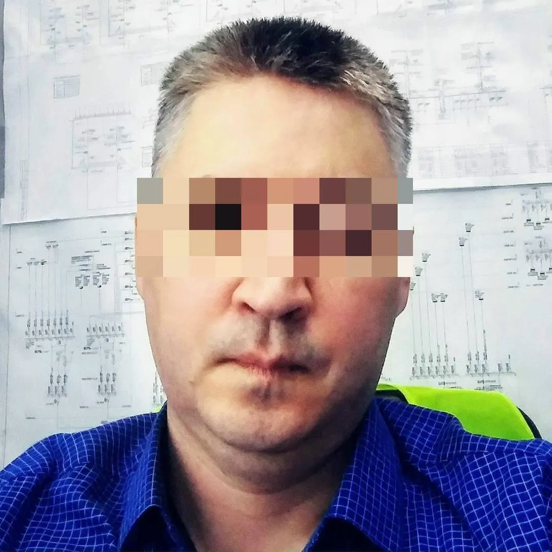Мужчина перегородил дорогу, бросил предмет в авто, разбил стекло и оскорблял женщину. По итогам проверки ему назначили административный штраф.