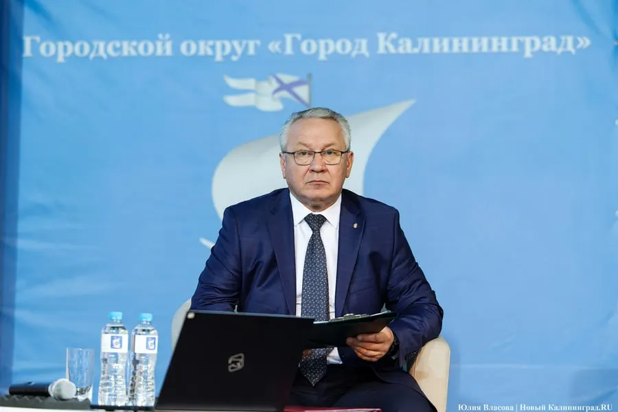 Олег Аминов несколько раз повышал голос в адрес депутатов-коммунистов на заключительном заседании 30 июня. Он заявил, что не унижал коллег и объяснил, что вопросы следовало обсуждать заранее на комиссиях.