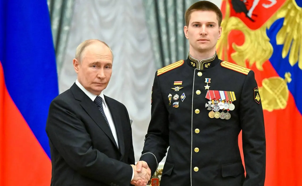 Президент вручил награду за мужество в ходе специальной военной операции: Берестовский дважды был ранен, уничтожил три «Леопард‑2» и участвовал в освобождении более 40 населённых пунктов.