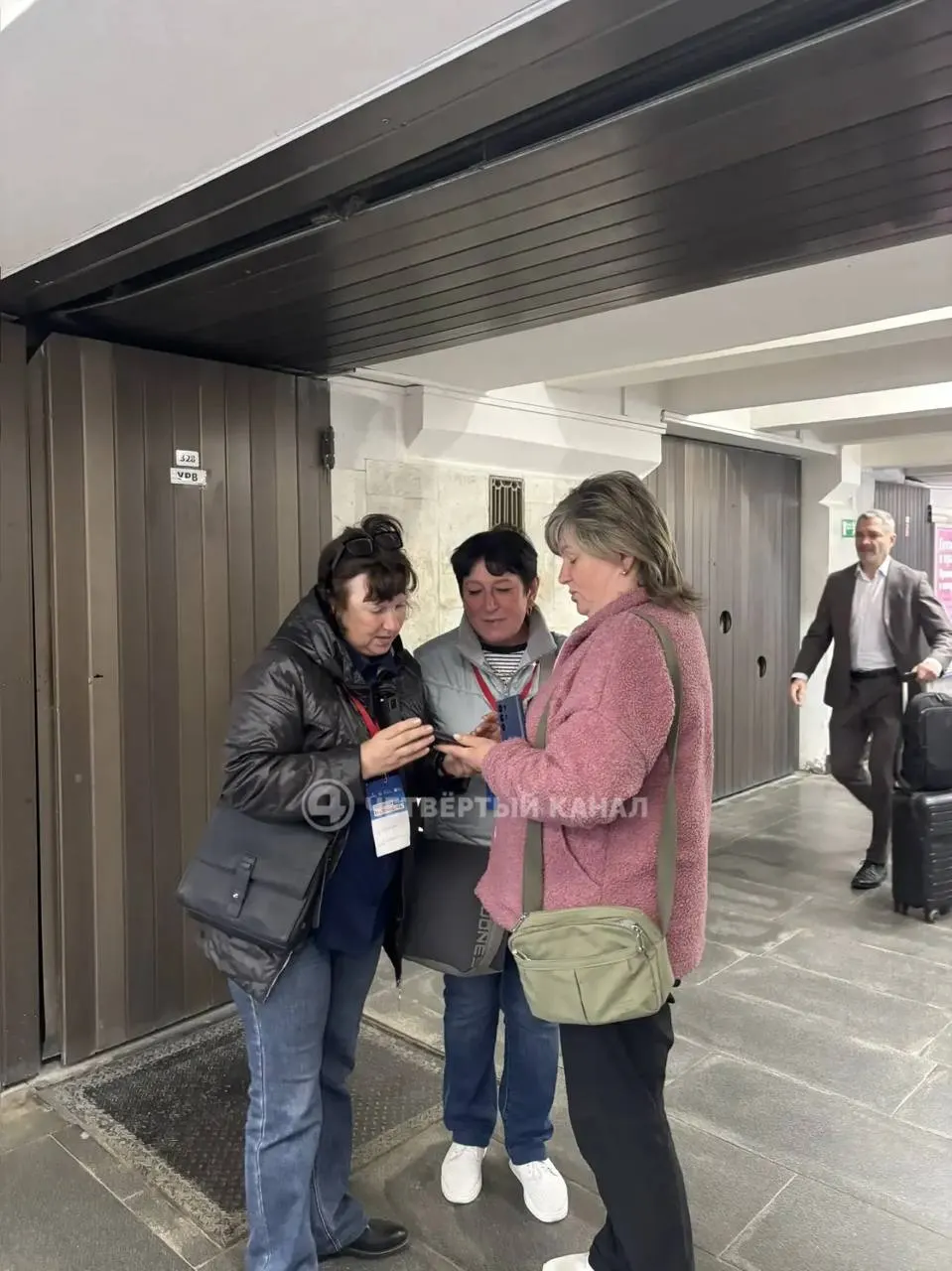 В Екатеринбурге сотрудников контролирующих служб привлекли к сбору голосов за проекты благоустройства. На данный момент собрано около 235 тысяч голосов при необходимых 290 тысячах для получения федерального финансирования.