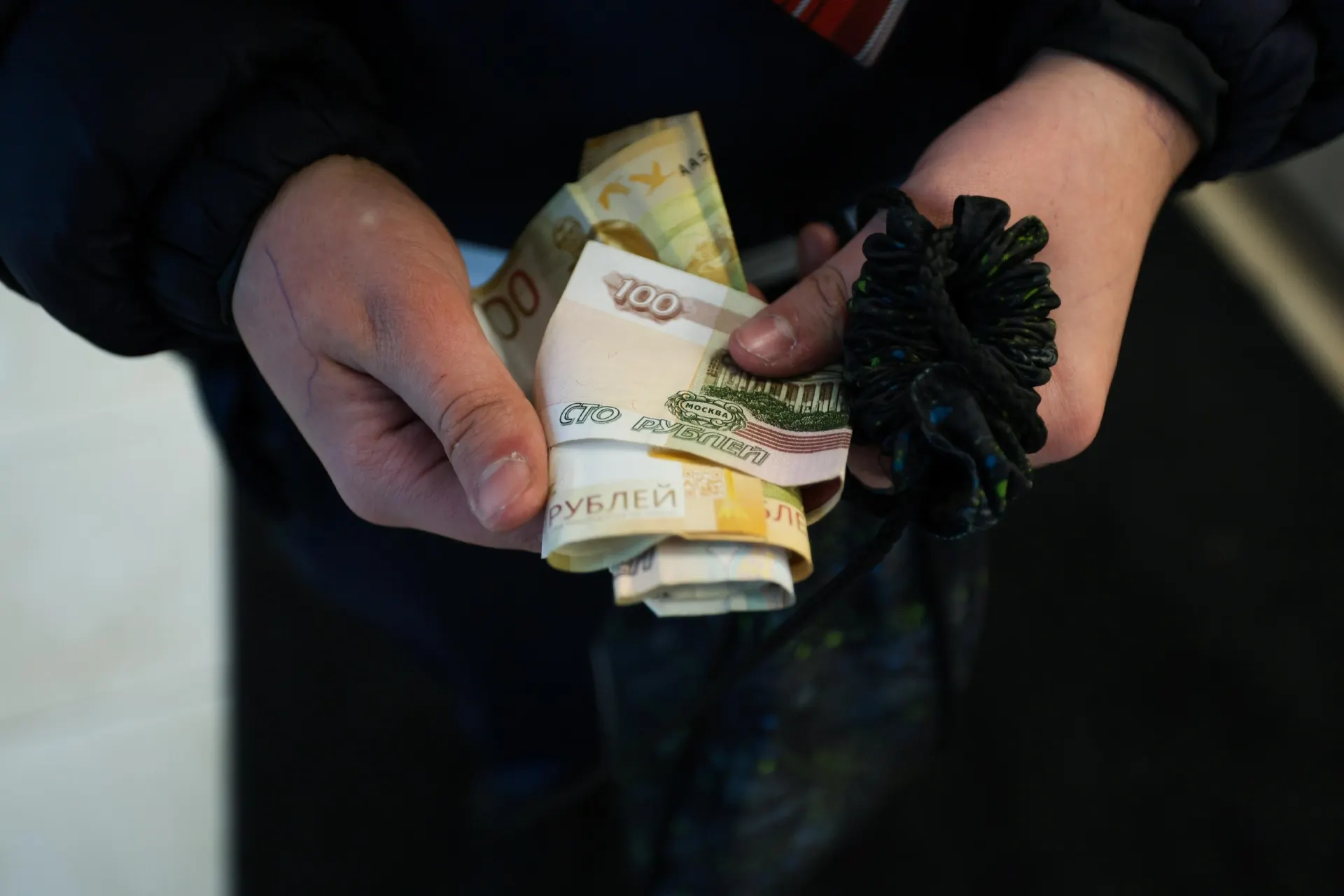 Технический сбой в Социальном фонде привёл к тому, что у множества получателей временно пропали сведения о пособиях — деньги не оказались на счетах вовремя.