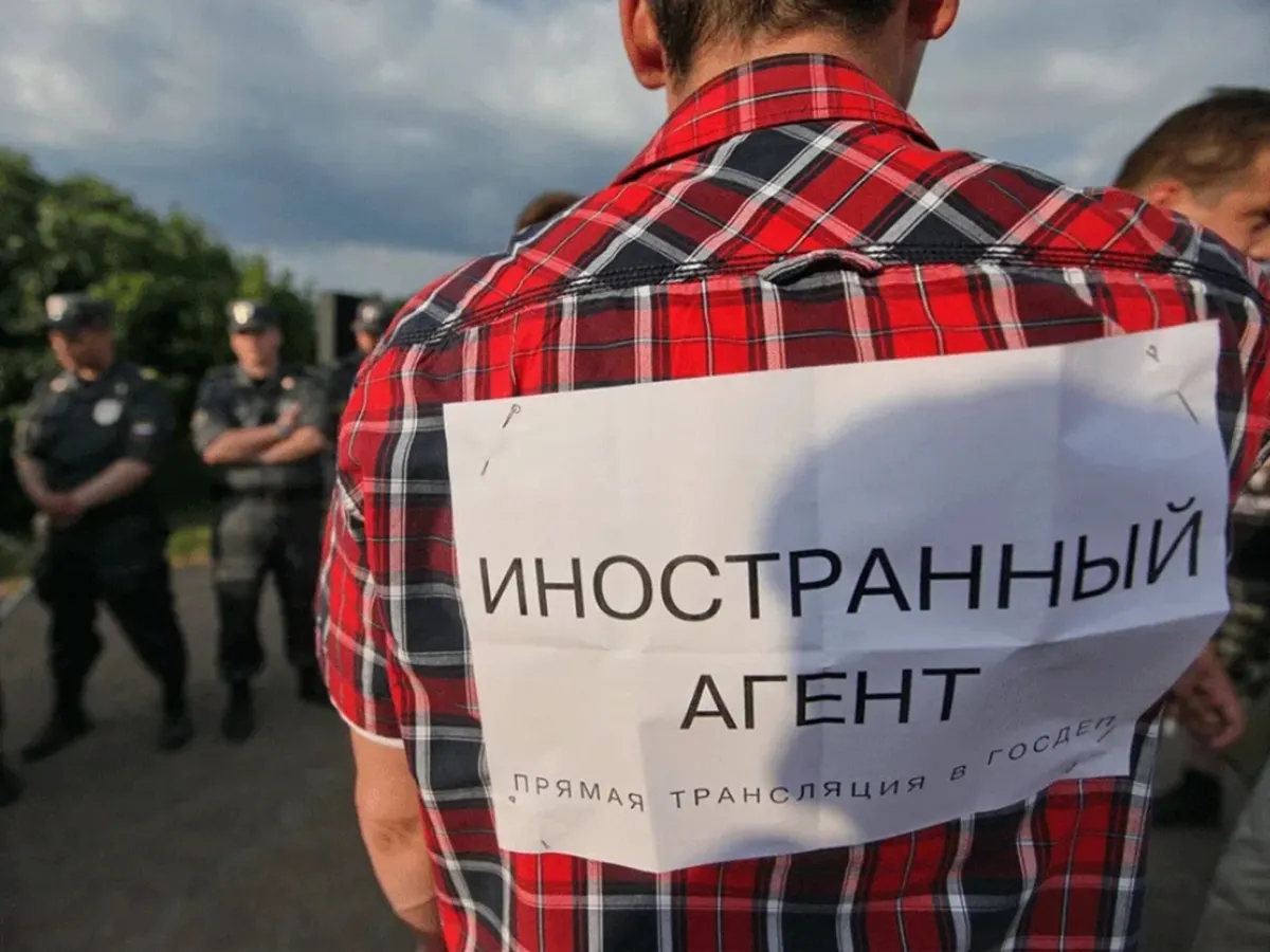 В реестр включили двух журналистов — Михаила Маглова и Виталия Солдатских — а также режиссёра Татьяну Фролову.