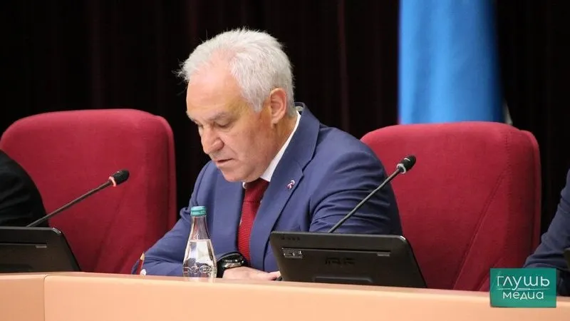 Председатель облдумы Саратовской области Алексей Антонов заявил, что лица, выдающие себя за участников спецоперации и использующие похожие на награды знаки, дискредитируют служение Родине; привлечь их к ответственности сложно, ущерб чаще репутационный и социальный.